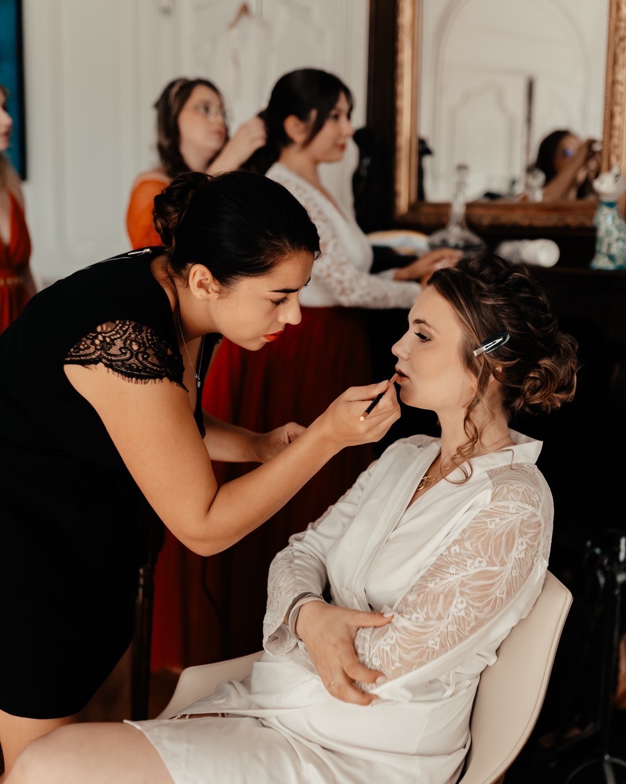 Chignon bohème chic pour mariage ou gala réalisé à domicile par coiffeuse spécialisée en événementiel Villefranche sur Saône dans le Beaujolais 69400