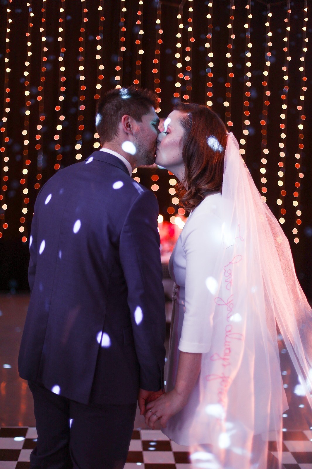 Coiffure pour EVJF ou gala avec chignon ou semi-attache réalisé à domicile par coiffeuse professionnelle Mâcon en Saône et Loire 71
