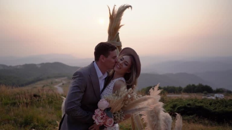 Maquilleuse pour un maquillage sobre et naturelle au Château de Pizay proche de Villefranche sur Saône. Pourquoi signer un contrat maquillage mariage est essentiel pour ta tranquillité d’esprit