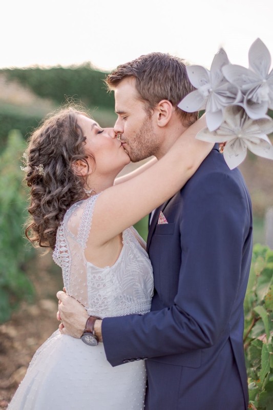 Coiffeuse de luxe pour mariée sophistiqué à domicile au Château des Ravatys proche de Lyon.