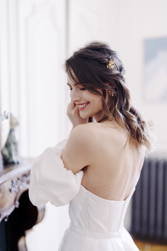 Recherche maquillage nuptial sur mesure : la meilleure maquilleuse experte à domicile, spécialiste du luxe et du haut de gamme pour une mariée radieuse.au Château de la Gallée, proche de Lyon en Rhône-Alpes.