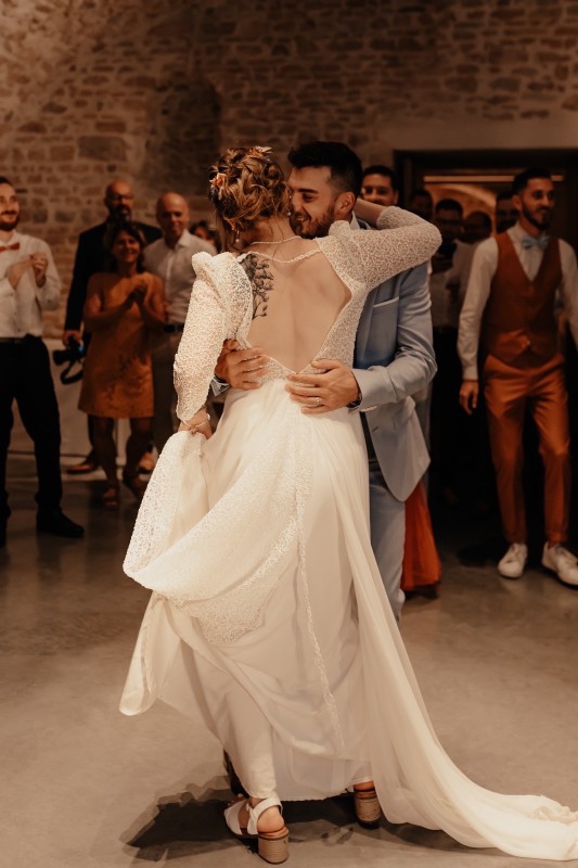 maquillage mariée  haut de gamme pour un mariage à  Mâcon en Saône et Loire . Les forfaits beauté pour les mariées : sont-ils vraiment avantageux ?

