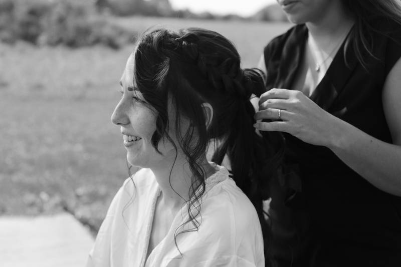 Coiffure semi détachée par une coiffeuse spécialisée mariage à Chatillon sur chalaronne