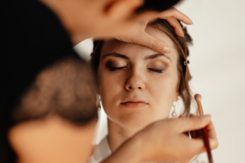 Maquillage mariée à domicile pour mon mariage au Château de Laforest à Thizy les bourgs en Rhône-Alpes.