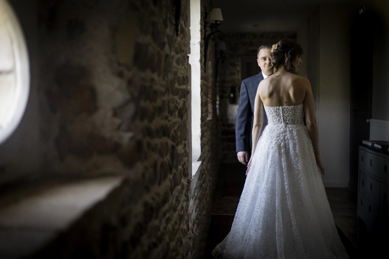 Maquilleuse mariage haut de gamme à domicile : experte en maquillage luxe pour mariée exigeante cherchant perfection et éclat inégalé.au Château des Ravatys proche de Villefranche sur Saône 
