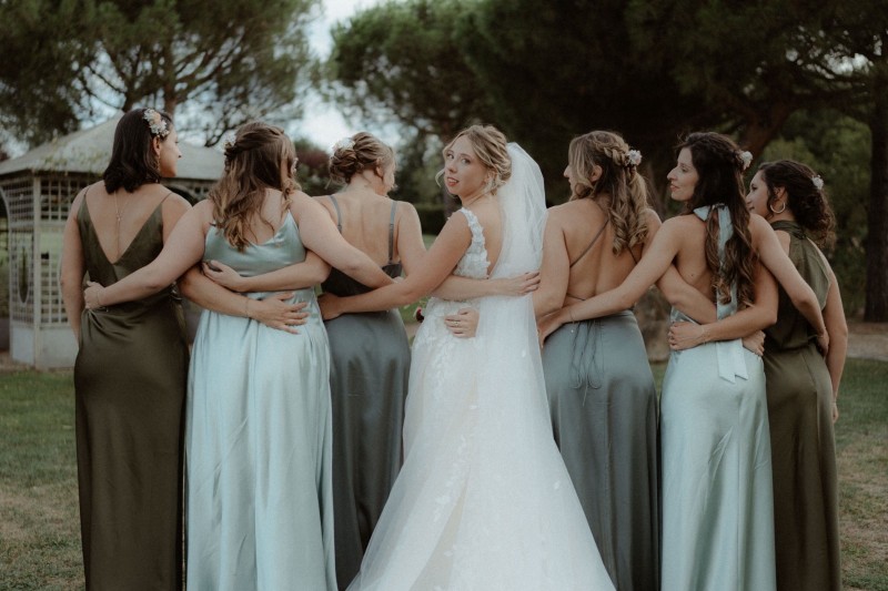 Coiffures et maquillages des témoins et demoiselles d'honneurs au Domaine de la Ruisselière à Lacenas proche de Lyon en Rhône Alpes