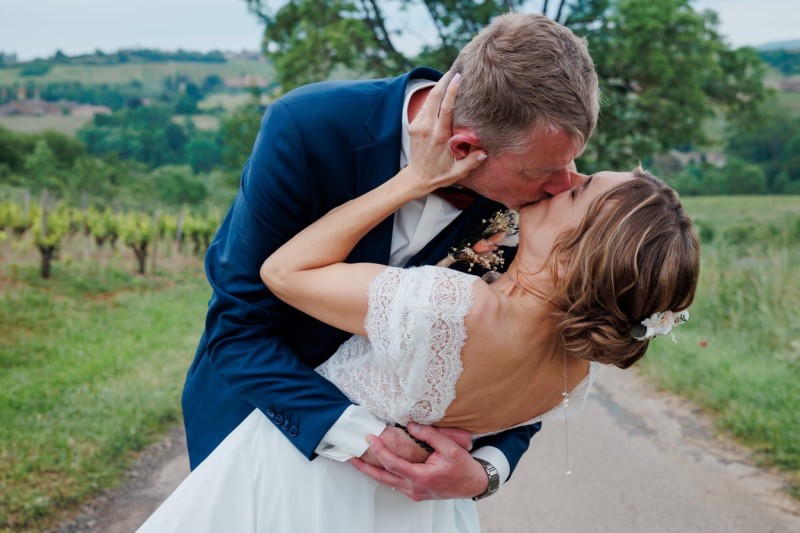 Maquilleuse professionnelle pour mariée naturelle et authentique proche de Lyon en Rhône Alpes.