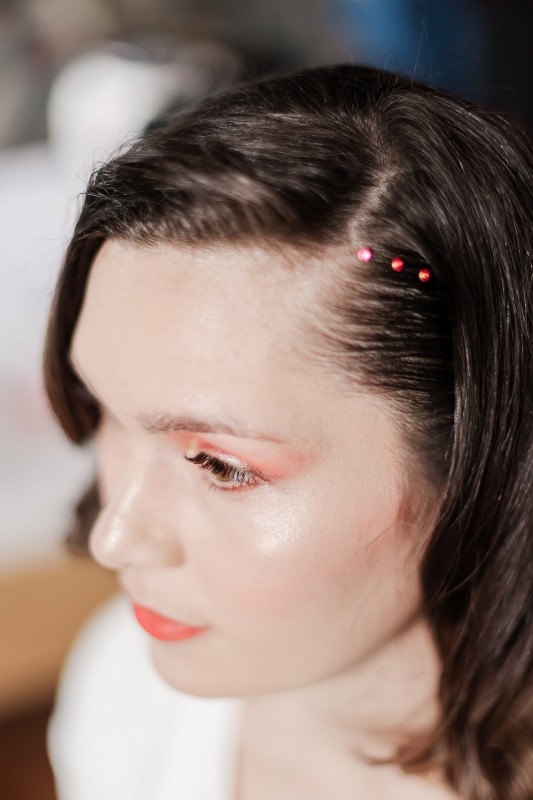 Recherche maquilleuse experte mariage à domicile, spécialiste en maquillage haut de gamme et luxe pour sublimer ma beauté nuptiale avec élégance.au Château des Ravatys proche de Villefranche sur Saône 