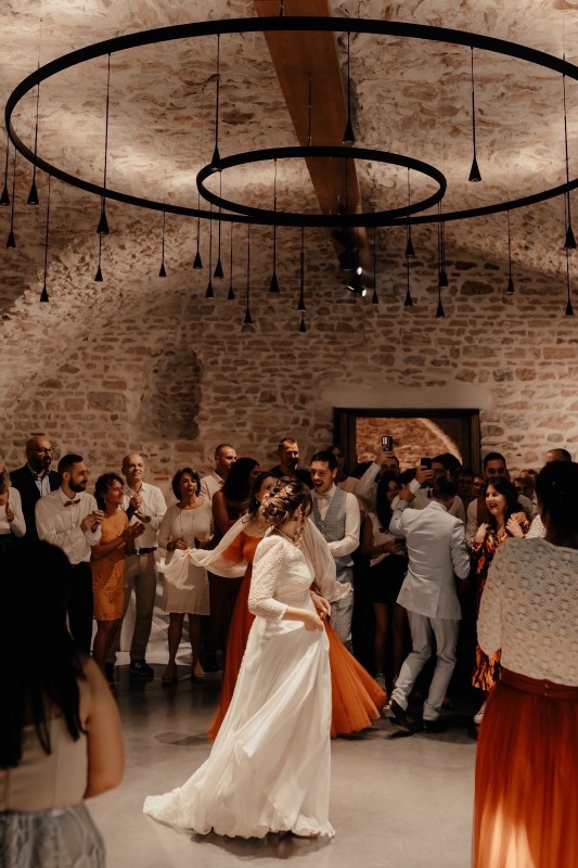 Trouve une maquilleuse professionnel à domicile pour mon mariage à Mâcon en Saône et Loire pour un maquillage waterproof