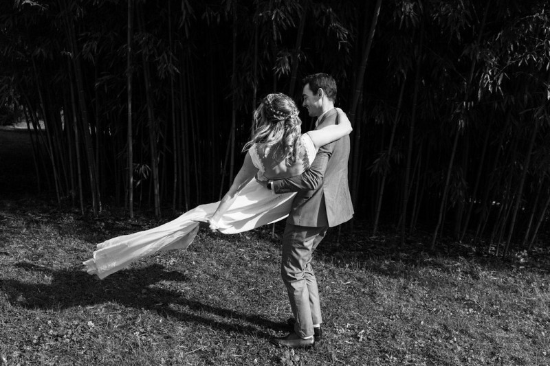 Trouve une coiffeuse pour une coiffure cheveux semi détaché avec torsade pour mon mariage au Domaine de la Baronnie à Montbellet proche de Mâcon 