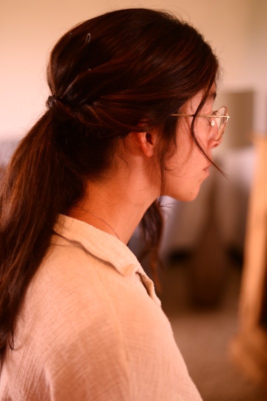 Trouve une coiffeuse pour une coiffure mariée en queue de cheval pour mon mariage au Château de Cypierre à Volesvres proche de Mâcon.