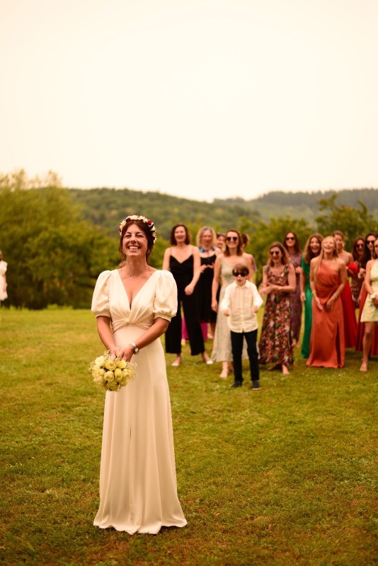 Trouve une coiffeuse pour une coiffure champêtre avec tresse pour mon mariage au Château de Cypierre à Volesvres proche de Mâcon.