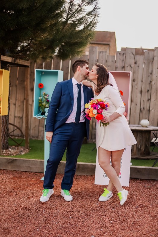 mariée avec une coiffure cheveux détachées au domaine des tuileries