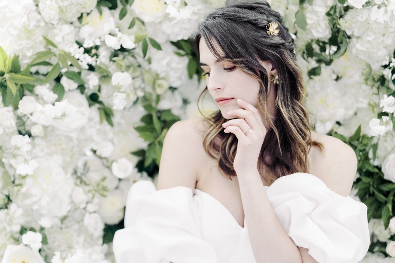 Trouve une coiffeuse professionnel pour mon mariage à Lyon en Rhône Alpes pour un chignon banane revisité