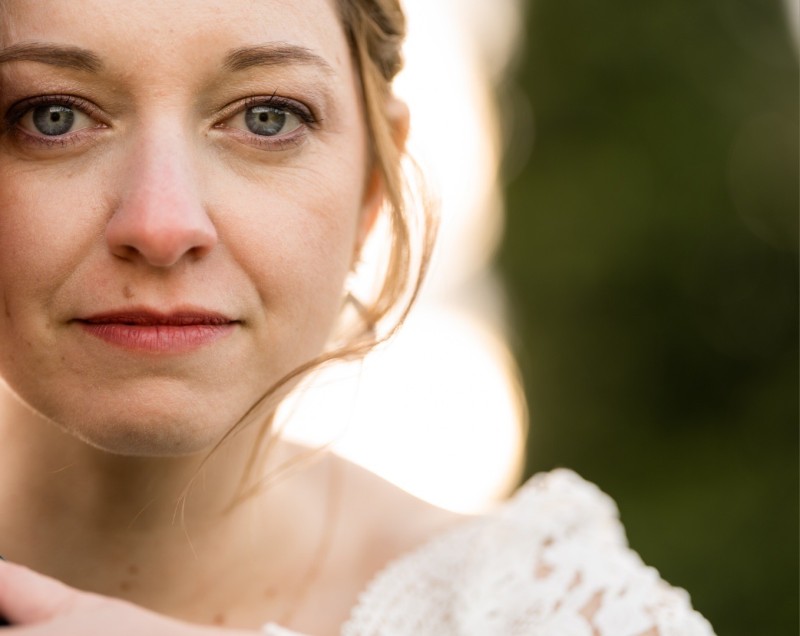 Maquilleuse haut de gamme pour mon mariage au Domaine de la Ruisselière, proche de Villefranche-sur-Saône en Rhône-Alpes.
