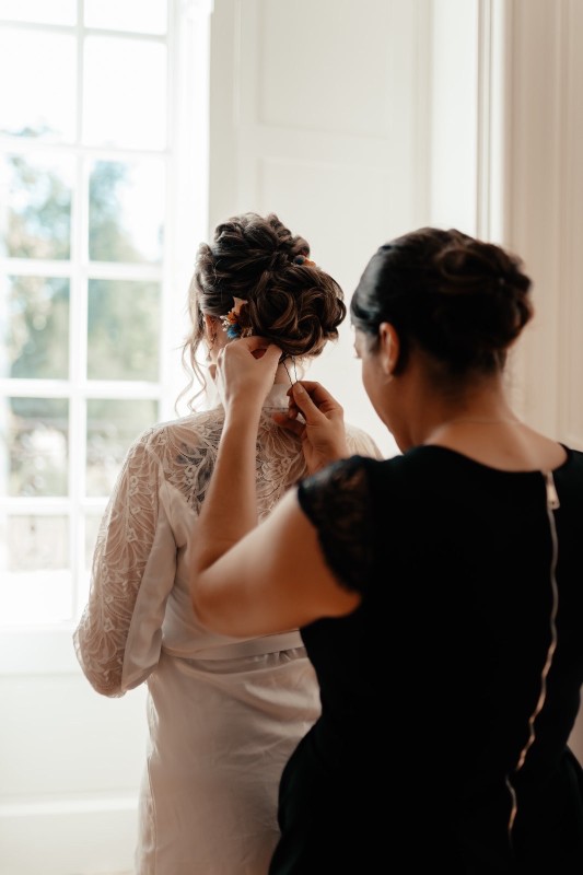 Coiffure maquillage mariée à Macon: Pourquoi rédiger un contrat avec votre prestataire beauté pour votre mariage ?