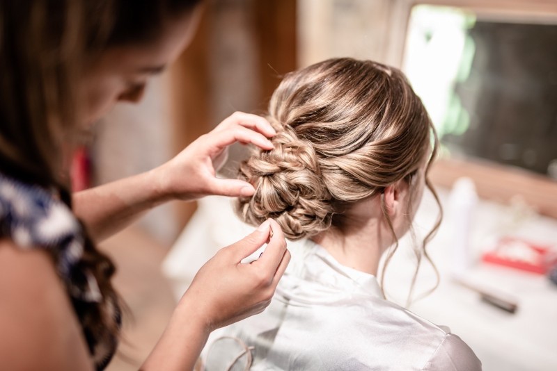 Coiffeuse maquilleuse à domicile à Mâcon en Saône et Loire : Que Faire Avant l’Arrivée de Votre Maquilleuse et Coiffeuse le Jour de Votre Mariage ?
