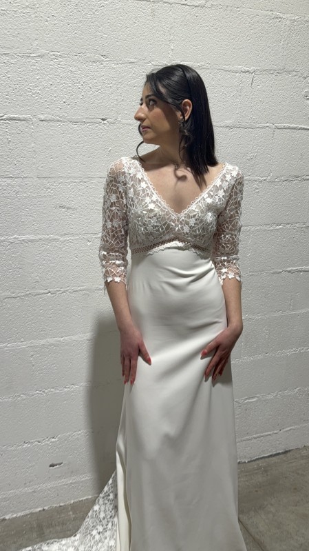  Coiffure de mariée sur cheveux court et lâchées au Château de Saint Trys, proche de Lyon en Rhône-Alpes.