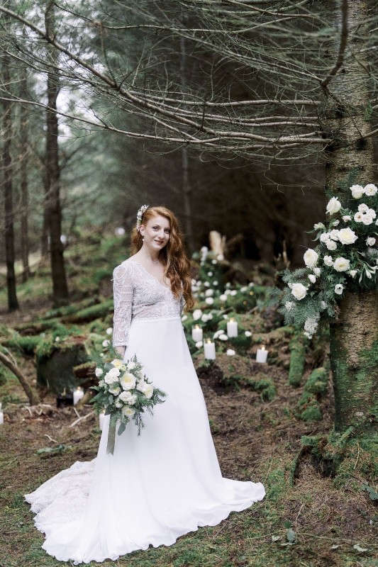 Coiffure maquillage mariée pour un mariage à lyon : Pourquoi choisir une coiffeuse maquilleuse est mieux qu’une coiffeuse et une maquilleuse séparées ?