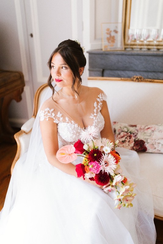 Chignon Banane Revisité pour le mariage de ma mariée Carole, Élégance et Raffinement au Domaine de Tourieux près de Lyon