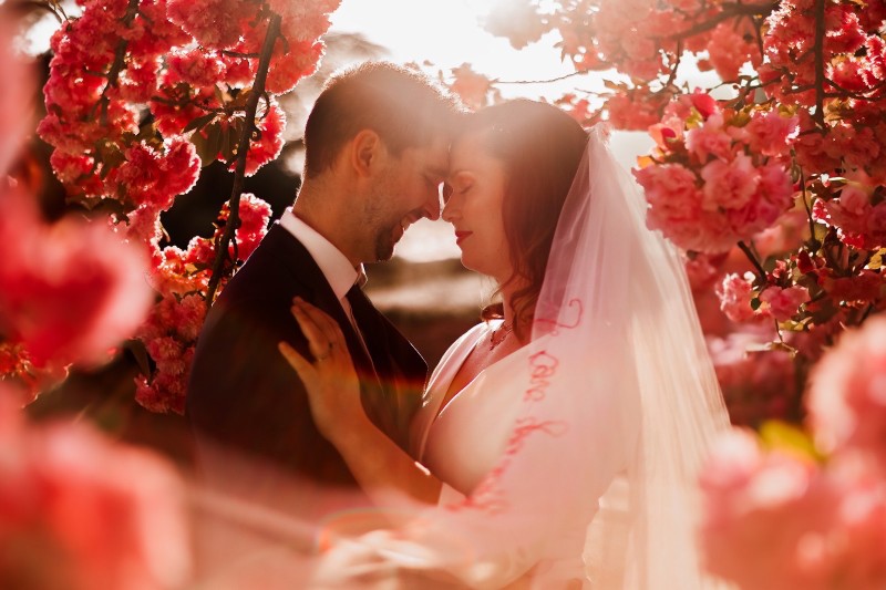 Formation coiffure mariée pour des mariages haut de gamme. La coiffure de mariée haut de gamme : pourquoi elle doit s’accorder à ta robe et au lieu de ton mariage