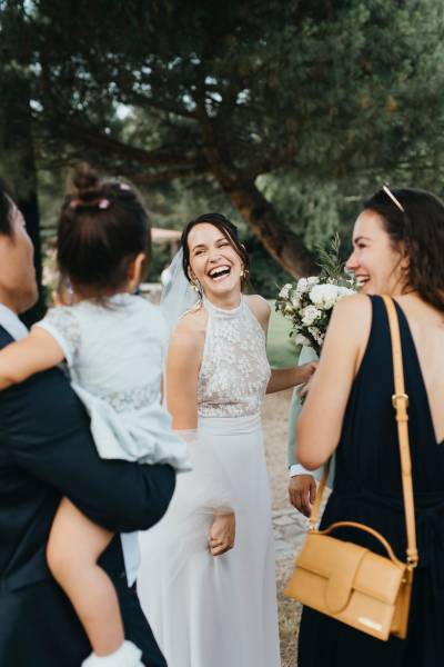 Coiffure mariée en queue de cheval réalisé par Jessica coiffeuse mariage au Domaine de la Ruisselière - photographe AniaDOREL