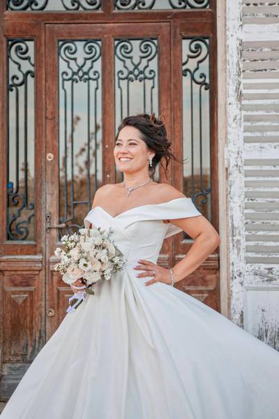 mariée au domaine de Talancé dans le beaujolais coiffer et maquiller en robe de mariée