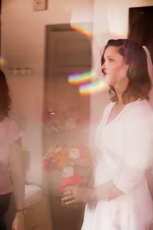 Trouve une coiffeuse pour une coiffure mariée cheveux détachés pour mon mariage au Domaine des sources à Denicé proche Villefranche sur Saône en Rhône-Alpes 