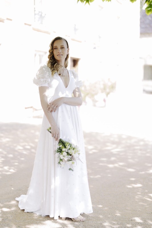 Maquilleuse professionnelle à Villefranche-sur-Saône pour une mise en beauté des mariées en hiver : astuces pour un look parfait malgré le froid