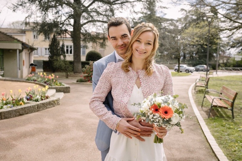Trouve une maquilleuse haut de gamme pour un maquillage waterproof pour mon mariage au Clos des liesses proche Lyon en Rhône-Alpes