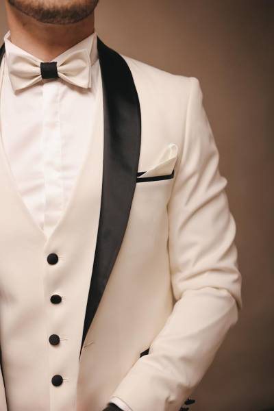 Costume de marié pour un mariage naturel et authentique en Rhône Alpes