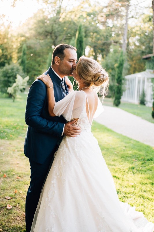 Trouve une coiffeuse mariée qui réalise des coiffures moderne et élégant pour mon mariage au Domaine de Bellevue à Anse proche de Villefranche sur Saône dans le 69