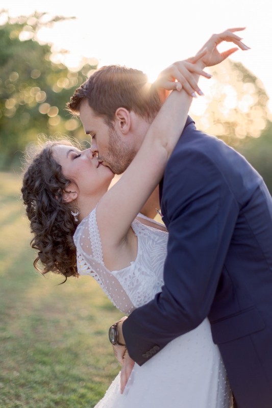 Coiffeuse pour coiffure de mariée à domicile au Château de Saint Trys proche de Lyon.