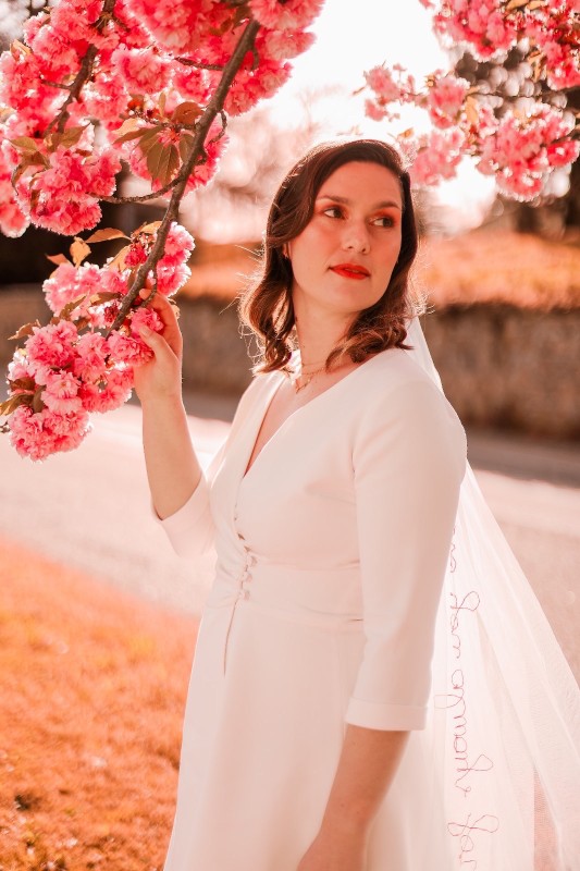 Je cherche une maquilleuse à domicile pour mon maquillage avec faux cils lors de mon mariage  au Domaine de la Ruisseliere proche de Villefranche sur Saône dans le 69