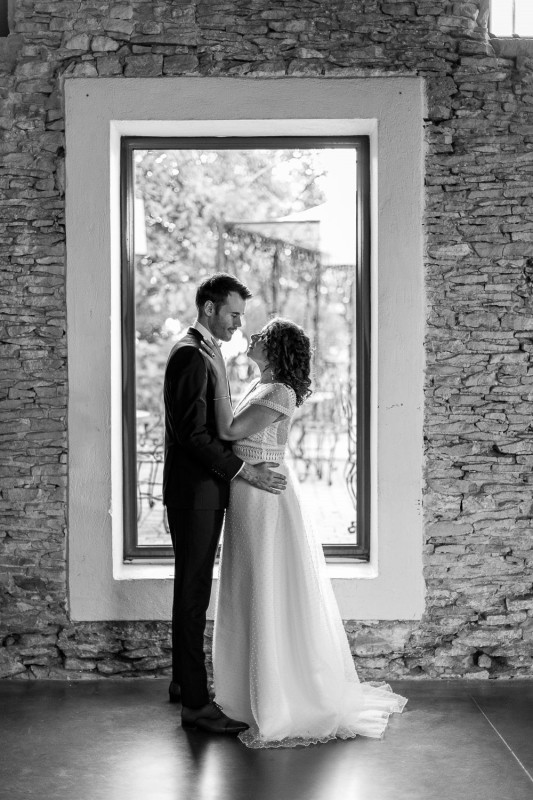 Coiffure maquillage mariée pour un mariage à lyon : Pourquoi choisir une coiffeuse maquilleuse est mieux qu’une coiffeuse et une maquilleuse séparées ?