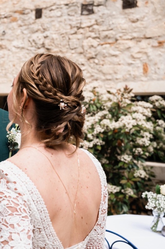Coiffure chignon en demi attache pour mon mariage au Domaines de Patras à Solerieux.