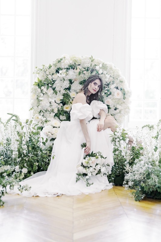 Coiffure maquillage mariée pour un mariage à lyon : Pourquoi choisir une coiffeuse maquilleuse est mieux qu’une coiffeuse et une maquilleuse séparées ?